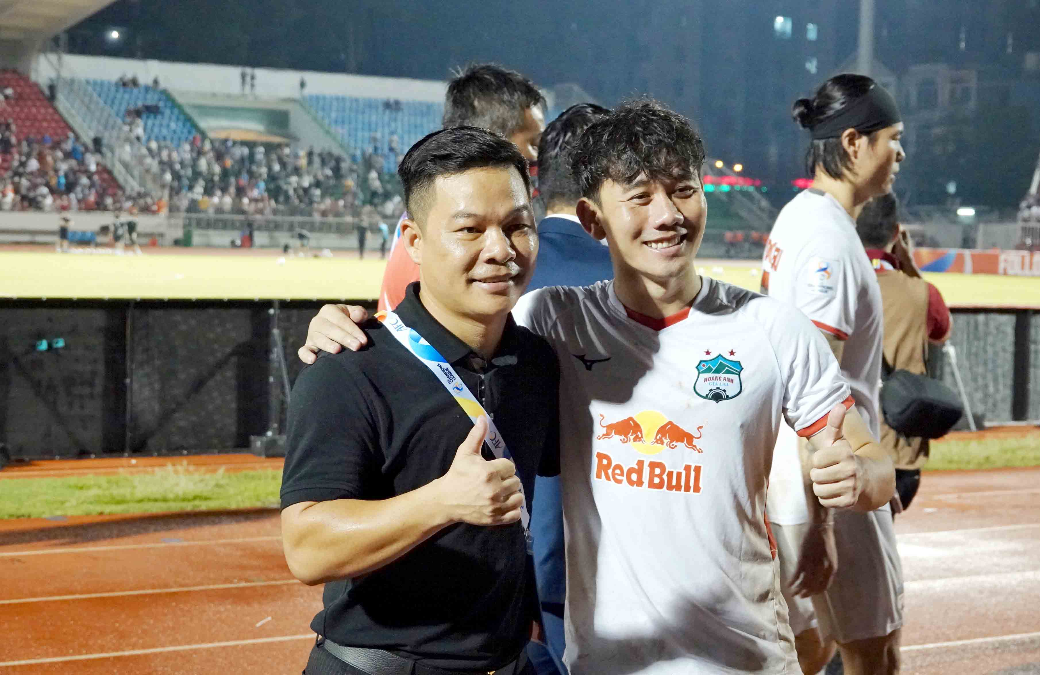 Minh Vuong celebrates with the special companion of the Nui street football team recently